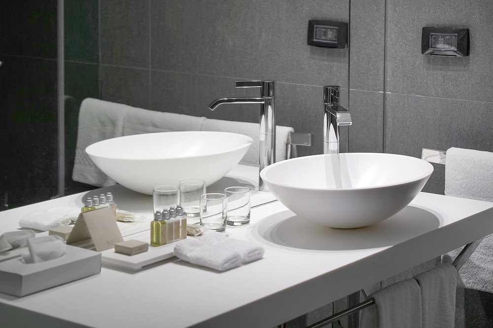 7 Super-Simple Bathroom Staging Tips