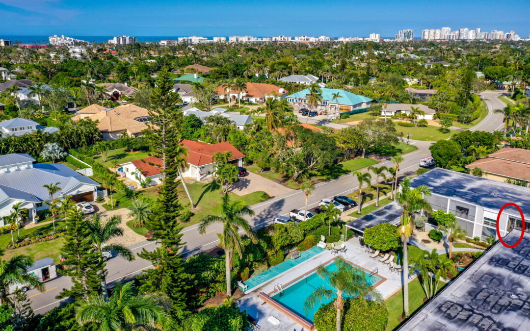 Moorings in Naples, neighborhood close to the beach and downtown